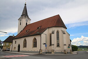 Neumarkt an der Ybbs, Pfarrkirche hl. Nikolaus, spätgotischer Bau mit romanischen Mauerkern, Erweiterungsbau nach norden zu