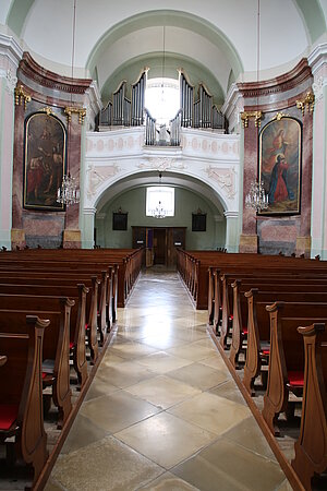 Oed-Öhling, Pfarrkirche Hll. Petrus und Paulus, Saalraum - Blick Richtung Orgelempore