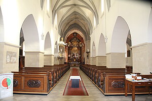 Laa an der Thaya, Pfarrkirche hl. Veit, Blick in das Hauptschiff