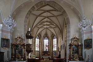 Kollmitzberg, Pfarr- und Wallfahrtskirche hl. Ottilie, Blick in den spätgotischen Chor, Altäre neugotisch bzw, Neobarock
