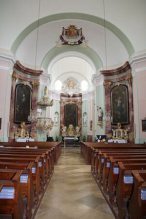 Oed-Öhling, Pfarrkirche Hll. Petrus und Paulus, Blick in den Saalraum, Ausstattung aus der zweiten Hälfte des 18. Jahrhunderts