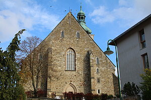 Großrußbach, Westfassade der ehemaligen Wehrkirche hl. Valentin, 2. Hälfte 15. Jahrhundert