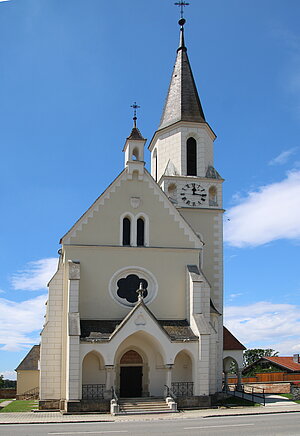 Dobermannsdorf, Pfarrkirche hl. Andreas, neugotischer Bau, 1900/01 errichtet