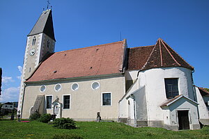 Hafnerbach, Pfarrkirche hl. Zeno am südlichen Anger, im Kern romanisch, 13. Jh., mehrfache Um- und Zubauten