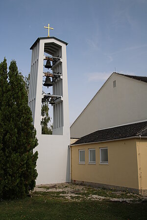 Teesdorf, Filialkirche hl. Petrus in Ketten, 1959-60 von Karl Krämer erbaut