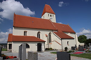 Neukirchen an der Wild, Pfarrkirche hl. Martin, im Kern romanischer Bau, 1523 zu zweischiffiger Halle umgebaut