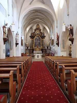 Ober-Grafendorf, Pfarrkirche hl. Josef, Blick in das Kircheninnere Richtung Hochaltar