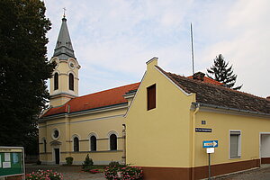 Tattendorf, Pfarrkirche hl. Maria im Ellend, barocke Saalkirche mit gotischem Chor, 1693-1695 errichtet, Turm nach 1873