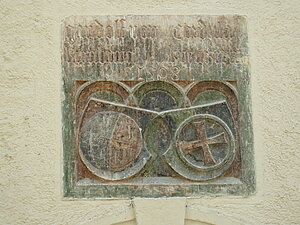 Kottingbrunn, Wasserschloss, Innenhof, Gedenkplatte für Gandolf von Kienburg und Cordula Kreutzerin, 1508