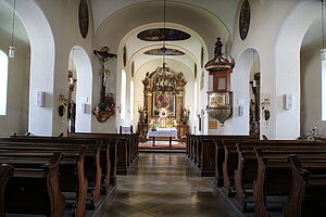 Leobersdorf, Pfarrkirche hl. Martin, Blick in das Kircheninnere