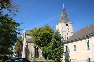 Sollenau, Pfarrkirche hl. Laurentius, romanische Basilika, 12. Jh.