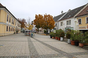 Wolkersdorf, Blick in die Hauptstraße