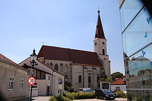 Ebenfurth, Pfarrkirche hl. Ulrich, barockisierter gotischer Bau, 1. Hälfte 14. Jh.