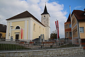 Nöchling, Pfarrkirche hl. Jakobus der Ältere, biedermeierlicher Saalbau mit spätgotischem Chor und Südturm