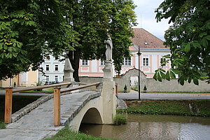 Straß im Straßertal, sog. Kaisersteg, Doppelbogenbrücke über den Gschnitzbach, 18. Jahrhundert