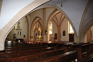 Großrußbach, Pfarrkirche hl. Valentin, Blick in die Netzgratgewölbe, nach Brand 1947 neu errichtet