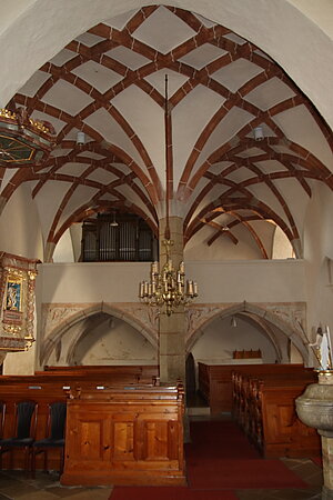 Neukirchen am Ostrong, Pfarrkirche Mariae Himmelfahrt, Blick Richtung Empore