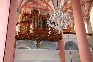 Scheibbs, Pfarrkirche hl. Maria Magdalena, spätbarockes Orgelgehäuse von 1724, 1796 aus der Minoritenkirche in Stein übertragen