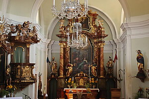 Bischofstetten, Pfarrkirche Hl. Agatha, Blick auf Hochaltar und Kanzel