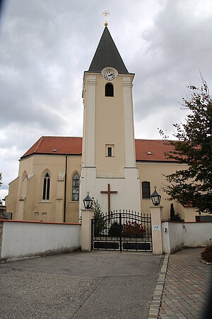 Großharras, Pfarrkirche Hl. Dreifaltigkeit