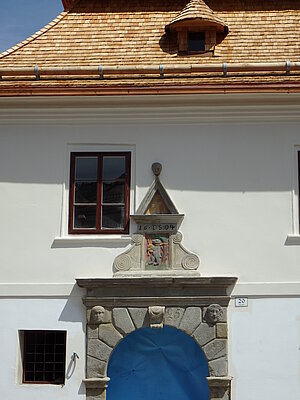 Hohenberg, Markt 20, Haus "Zum schwarzen Bären", Portal von 1604