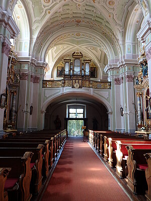 Maria Jeutendorf, Pfarr- und Wallfahrtskirche Schmerzhafte Muttergottes, Blick gegen die Orgelempore
