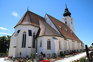 St. Georgen am Ybbsfelde, Pfarrkirche hl. Georg, spätgotische Staffelhalle mit West-Turm, zwei Chöre