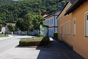 Marktl, Marktler Straße mit Arbeiterwohnhäusern, z.T. biedermeierlich