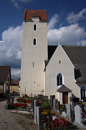 Neukirchen am Ostrong, Pfarrkirche Mariae Himmelfahrt, gotische Staffelkirche mit frühgotischem Turm