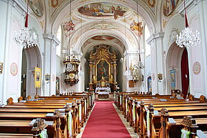 Michelhausen, Pfarrkirche hl. Petrus und Paulus, Blick in das Kircheninnere