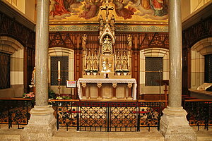 Mayerling, Kirche St. Josef, 1889 errichtet, neugotischer Hochaltar