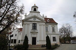 Breitenfurt bei Wien, Pfarrkirche hl. Johannes Nepomuk, 1714-1724 von Anton Erhard Martinelli als Teil des ehem. Kirchnerischen Schlosses erbaut