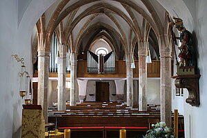 Großschönau, Pfarrkirche hl. Leonhard, Blick vom Altar zur Orgelempore, Gewölbe um 1400/1. Hälfte 15. Jh., 