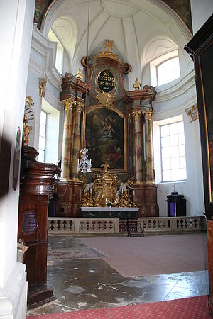 Maria Lanzendorf, Pfarr- und Wallfahrtskirche Schmerzhafte Mutter Gottes, Hochaltar, 1. Hälfte 18. Jh.