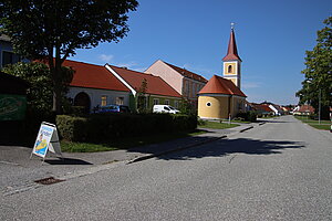 Pernegg, Straßenplatz mit Marktkapelle