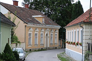 Schönberg am Kamp, Kirchenstraße Nr. 6: Späthistoristische Fassade
