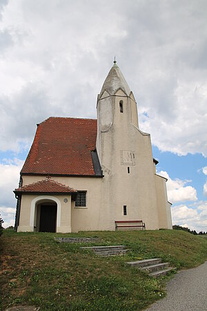 Holzern, Filialkirche hl. Nikolaus, gotischer Bau mit Südturm, 1. Hälfte 15. Jh.