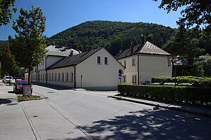 Marktl, Marktler Straße mit Arbeiterwohnhäusern, z.T. biedermeierlich