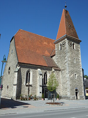 Rabenstein an der Pielach, Pfarrkirche hl. Laurentius, über romanischen Vorgängerbau errichtete spätgotische Staffelhalle mit vorgestelltem gotischen Turm