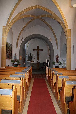 Echsenbach, Pfarrkirche hl. Jakobus der Ältere, Blick aus dem Langschiff Richtung Altar