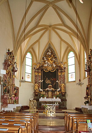 Kirnberg an der Mank, Pfarrkirche hl. Pankratius, Blick in das Kircheninnere Richtung Hochaltar