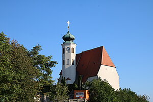 Gerolding, Pfarrkirche hl. Johannes der Täufer, von Friedhof umgebene Saalkirche mit gotischem Langchor und Nordturm