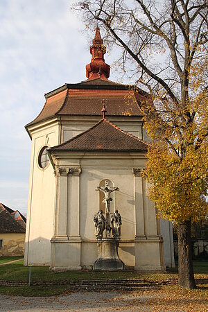 Göllersdorf, Loretokirche, Gruftkirche der Grafen von Schönborn-Puchheim, zugleich Spitalskirche, 1694 gestiftet, 1715 geweiht