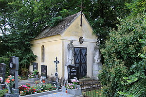 Großharras, Grabkapelle der Hardegg-Harnoncourt auf dem Friedhof