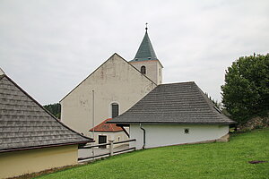 Rappottenstein, Pfarrkirche hll. Peter und Paul, spätromanische Chorturmkirche, im 15. zur Staffelkirche erweitert