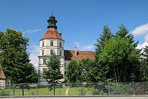 Schwarzenau, Schloss Schwarzenau, 1592 als Renaissance-Wasserschloss unter Nutzung älterer Teile errichtet