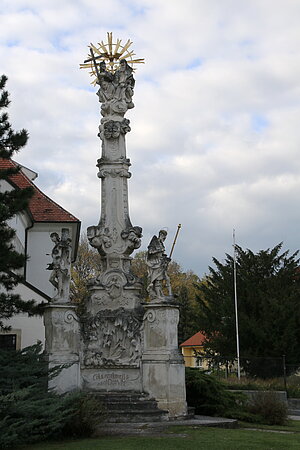 Enzersdorf an der Fischa, Pestsäule, 1721 errichtet als Dank für Verschonung vor der Pest