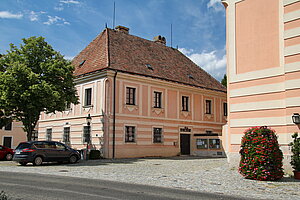Grafenwörth, Pfarrhof, gemeinsam mit Pfarrkirche 1791 errichtet