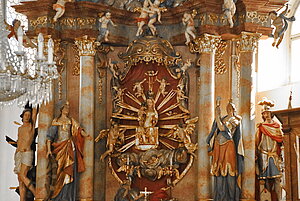 Walpersbach, Pfarrkirche Mariae Himmelfahrt, Hochaltar mit Gnadenbild, Hl. Maria mit Kind und Birne, 14. Jh., im Barock verändert
