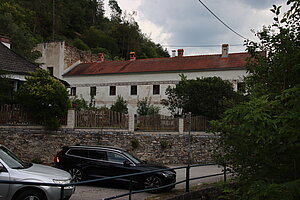 Unterranna, Ruine bzw. Umbauten der Reste des Paulinerklosters